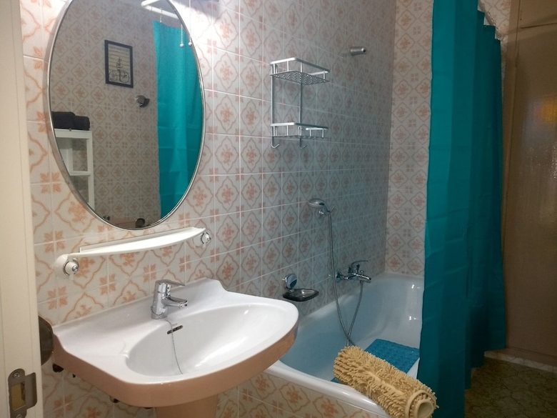 Apartamentos Bright & Comfortable House 20 Min To Barcelona