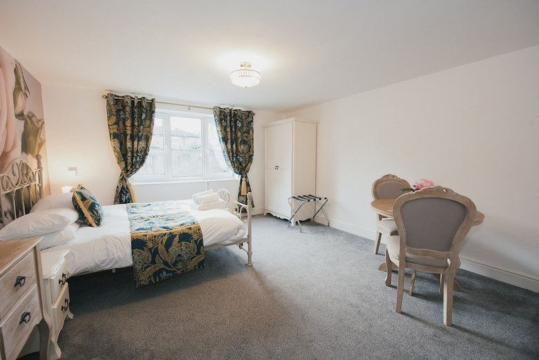 River Court Apartments (Peymans)