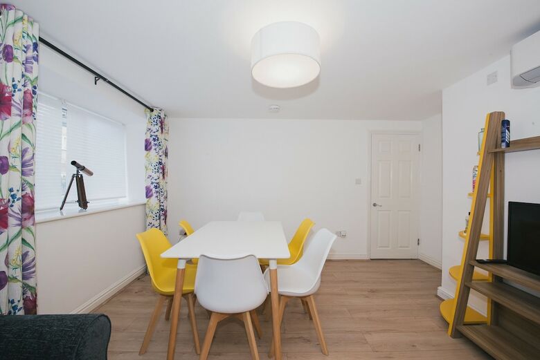 River Court Apartments (Peymans)
