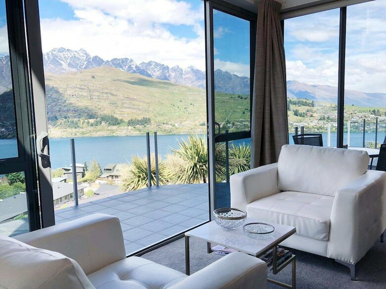 Hotel Luxury Lakeside Home - Remarkable View