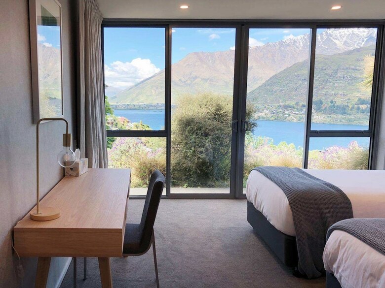 Hotel Luxury Lakeside Home - Remarkable View