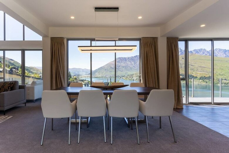 Hotel Luxury Lakeside Home - Remarkable View
