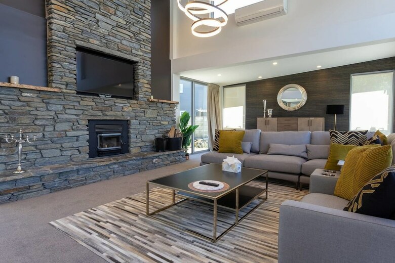 Hotel Luxury Lakeside Home - Remarkable View
