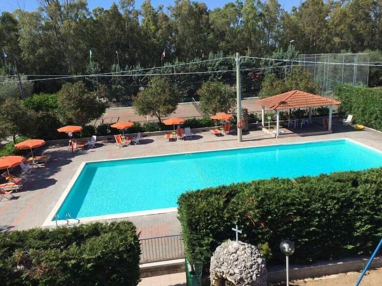Viola Club Village
