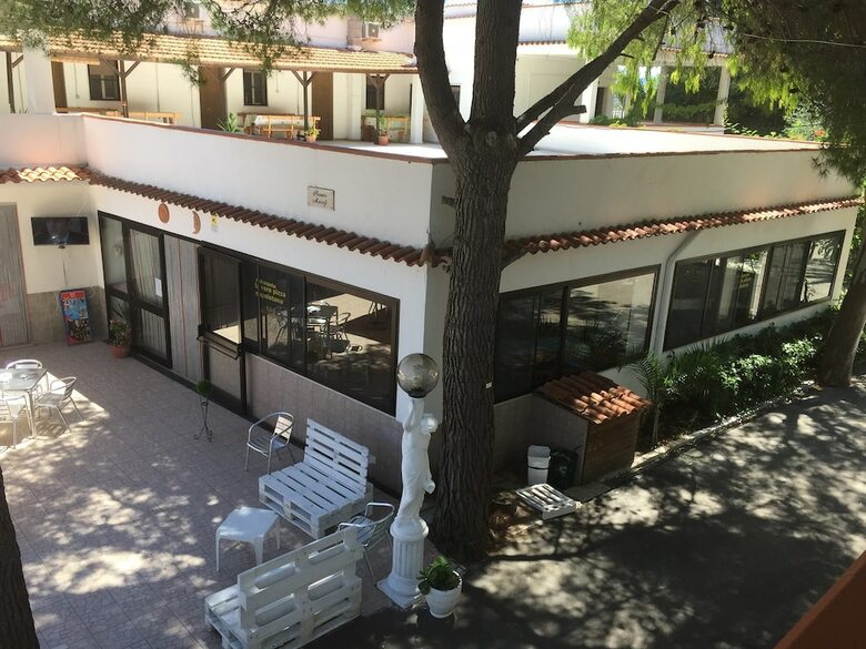 Viola Club Village