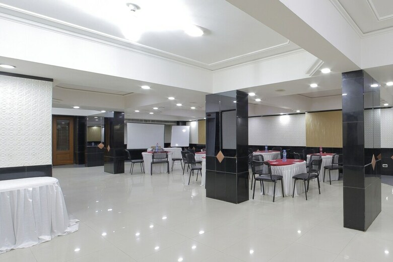 Hotel Summit