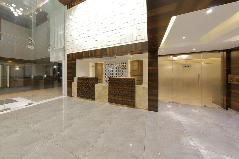 Hotel Summit