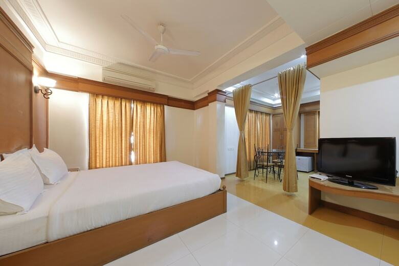 Hotel Summit