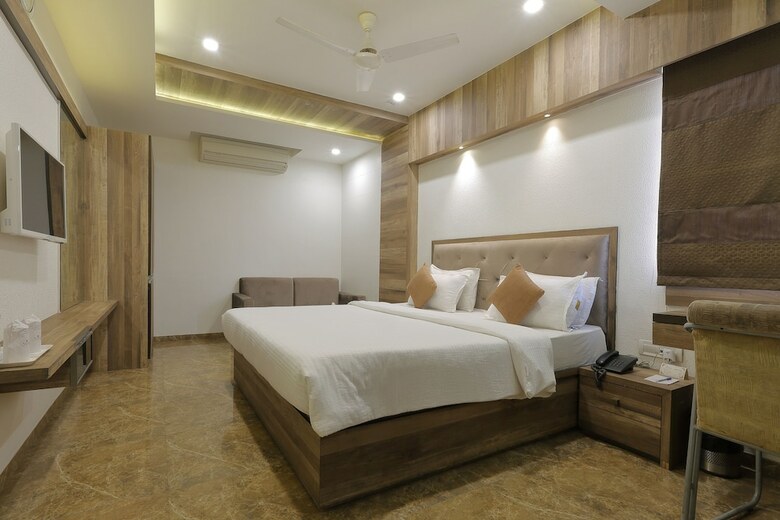 Hotel Summit