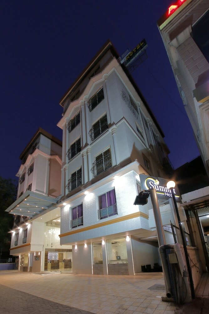 Hotel Summit