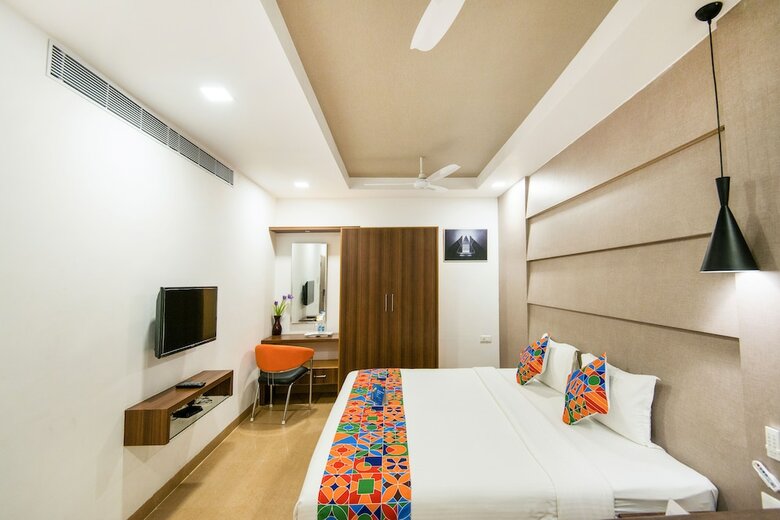 Fabhotel Golden Swan