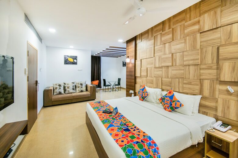 Fabhotel Golden Swan