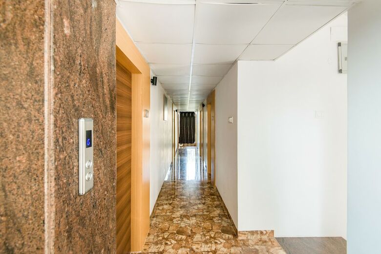 Fabhotel Golden Swan