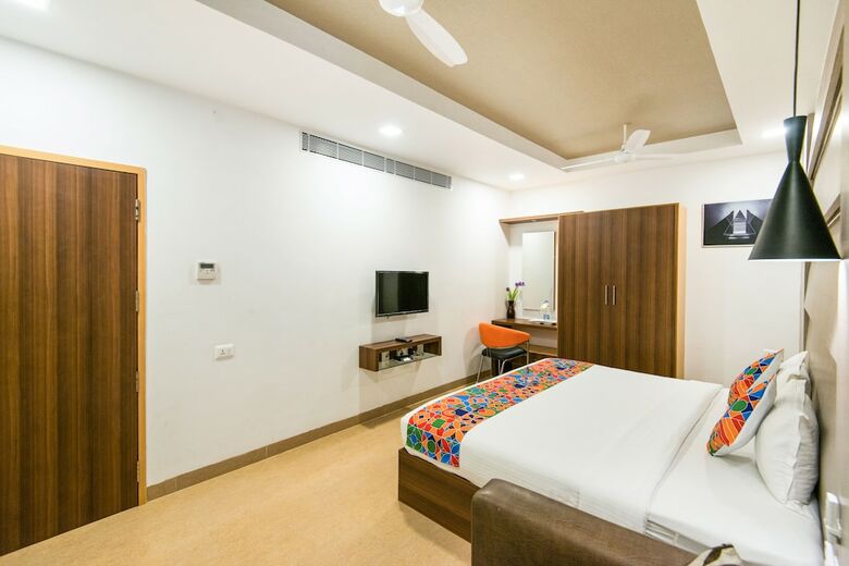 Fabhotel Golden Swan