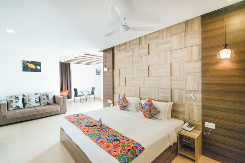 Fabhotel Golden Swan