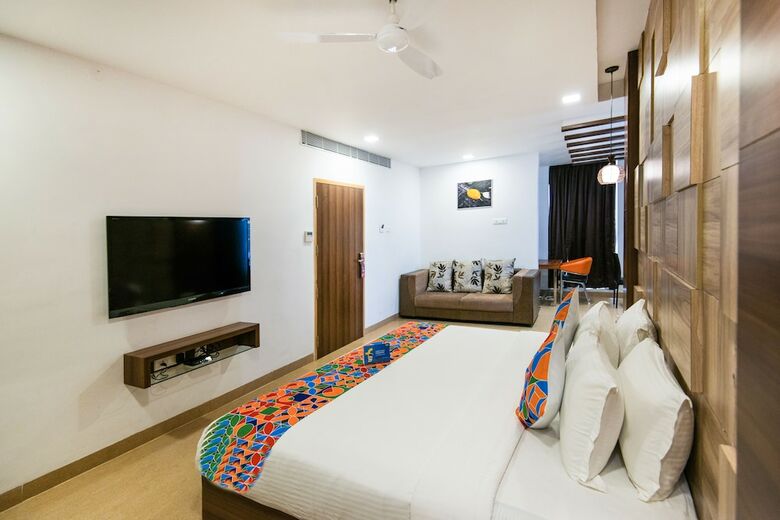 Fabhotel Golden Swan