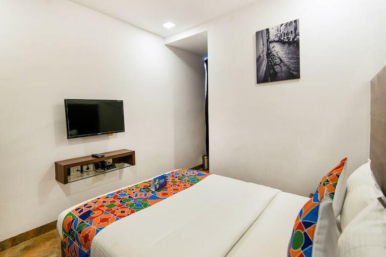 Fabhotel Golden Swan