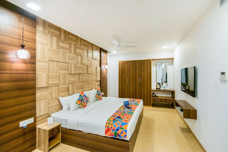 Fabhotel Golden Swan