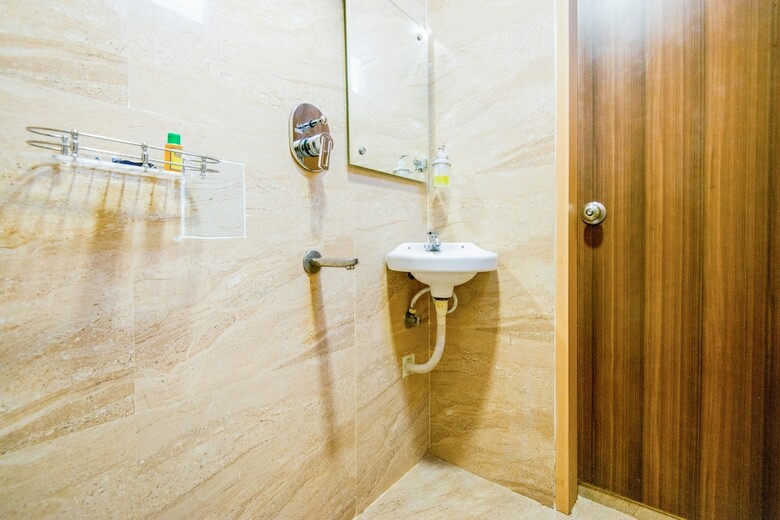 Fabhotel Golden Swan