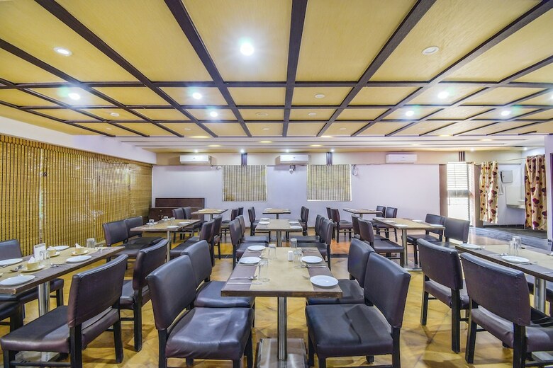 Fabhotel Golden Swan