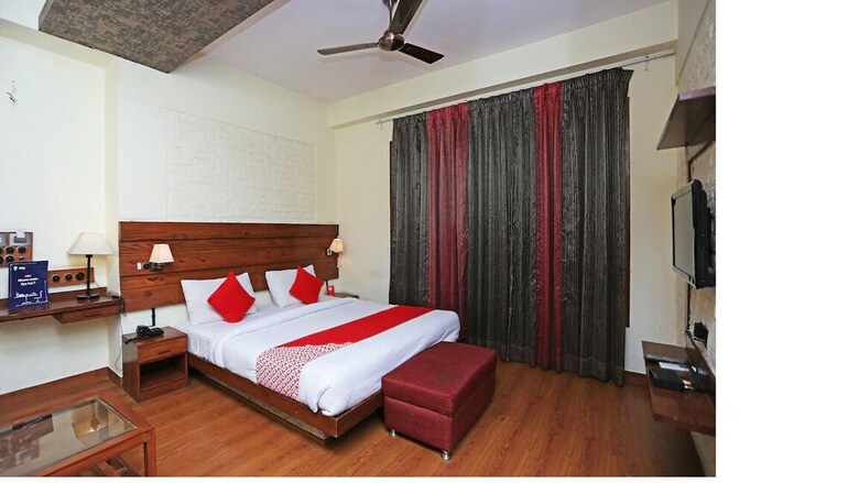 Fabhotel The Townhouse