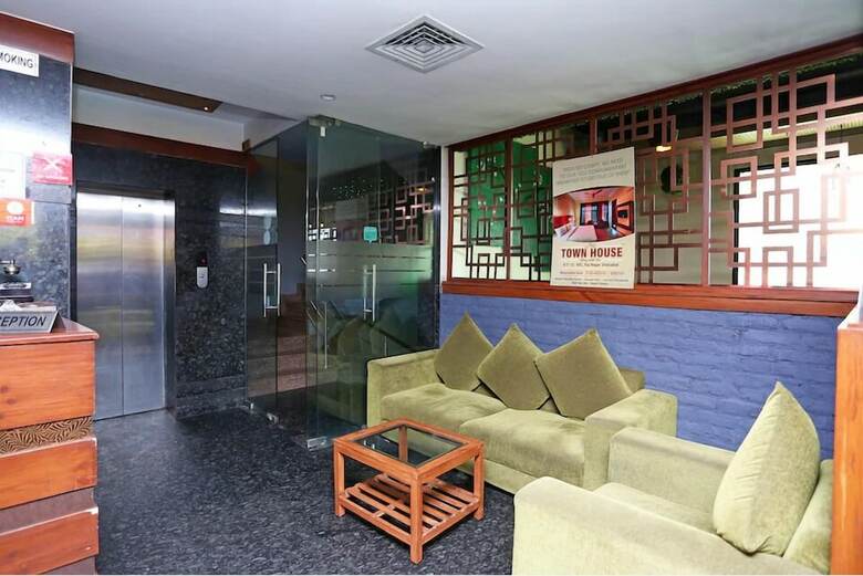 Fabhotel The Townhouse