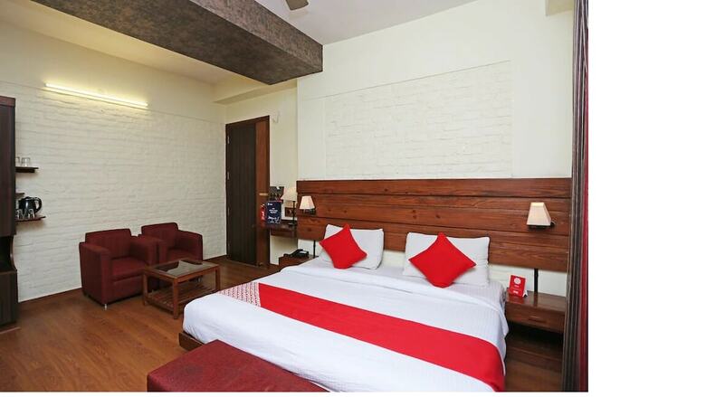 Fabhotel The Townhouse