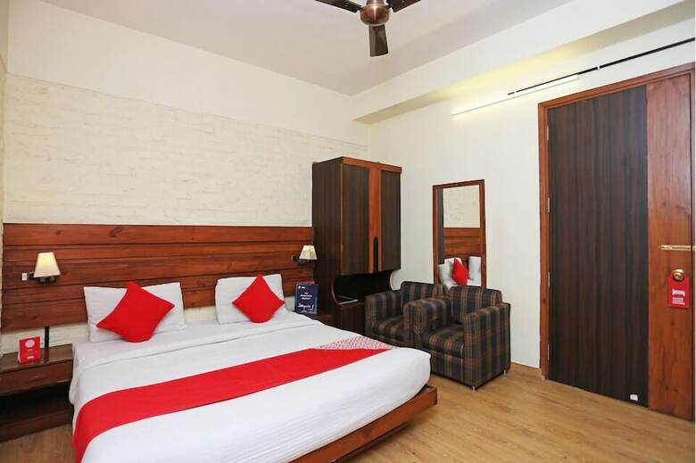 Fabhotel The Townhouse