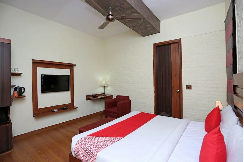 Fabhotel The Townhouse