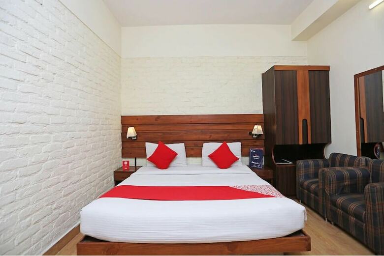 Fabhotel The Townhouse