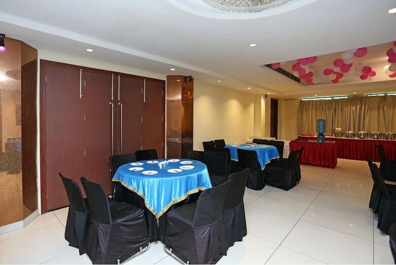 Fabhotel The Townhouse
