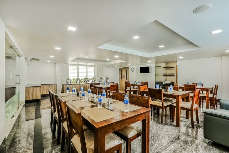 Fabhotel Spring Height