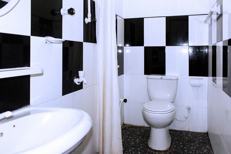 Bed & Breakfast D'villa Guest House