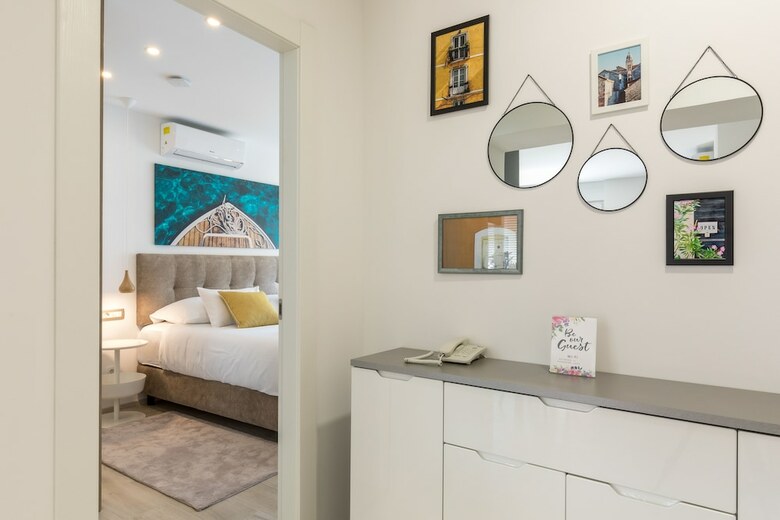 Apartamentos Lux Private Guest Suite Superb Location