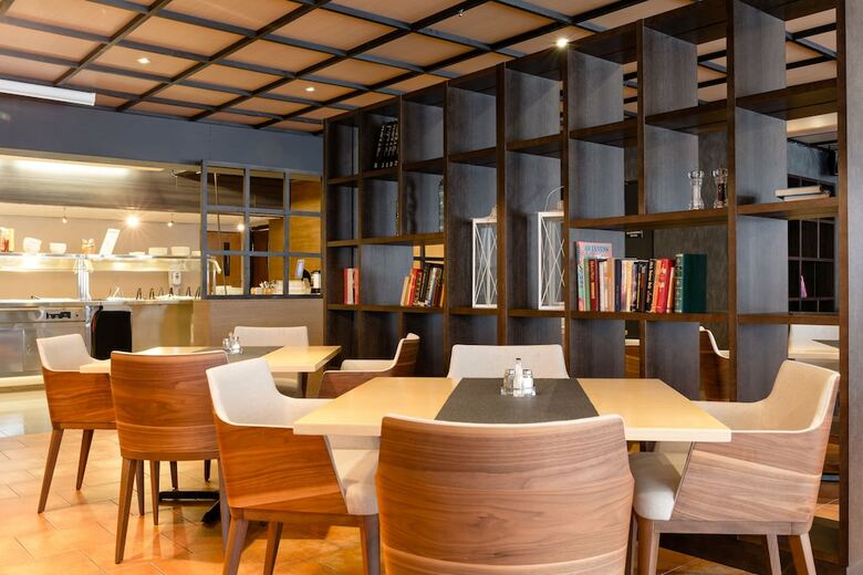 Samantta Hotel & Restaurant