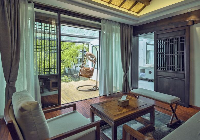 Lijiang Qilu Garden Hotel