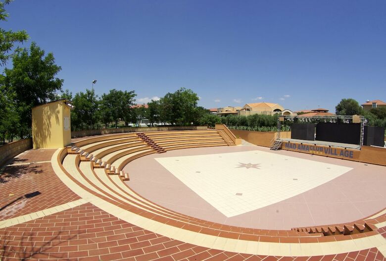 Posada Madama Club Village