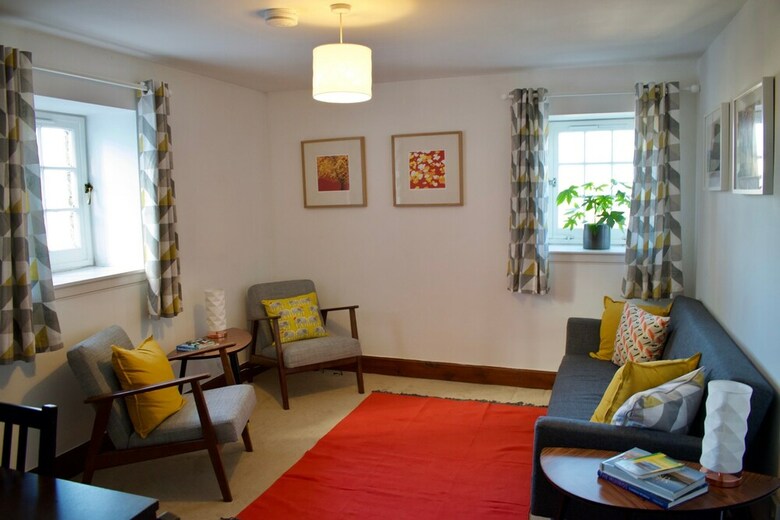 2 Bedroom Flat In Leith