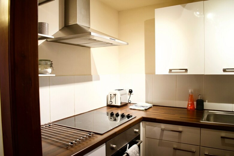 2 Bedroom Flat In Leith