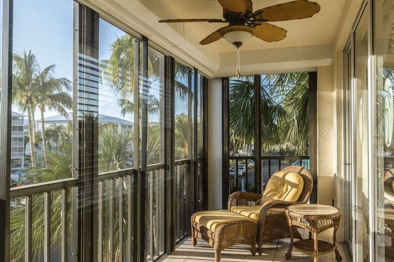 Hibiscus Pointe 124