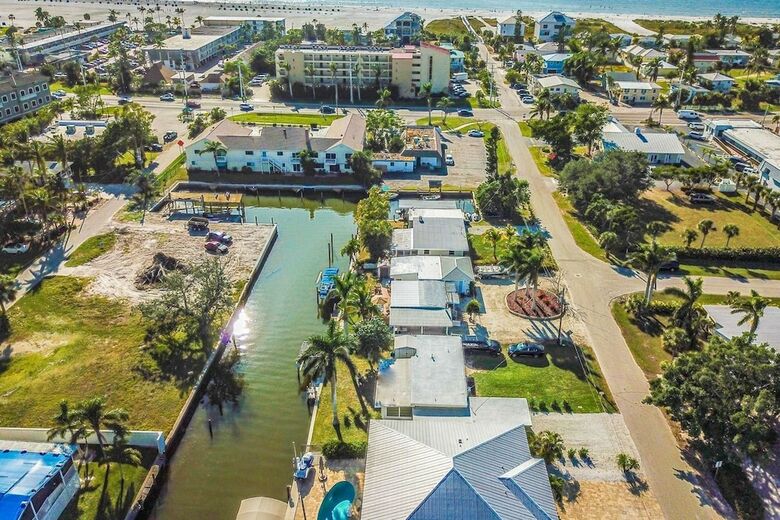 Fort Myers Couples Getaway