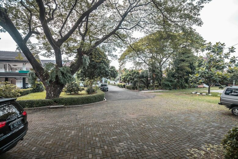 Oyo 686 Bunga Karang Hotel