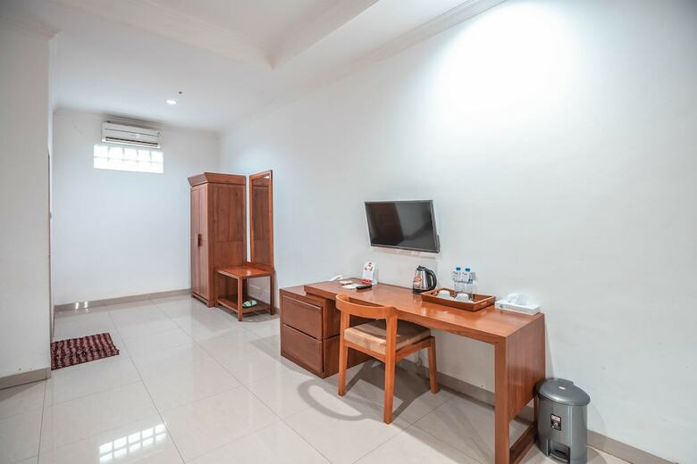 Oyo 686 Bunga Karang Hotel