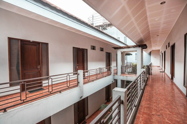Oyo 686 Bunga Karang Hotel