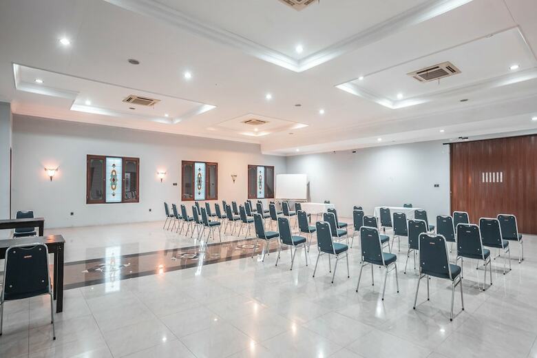 Oyo 686 Bunga Karang Hotel