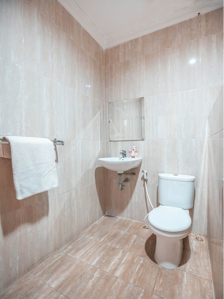 Oyo 686 Bunga Karang Hotel