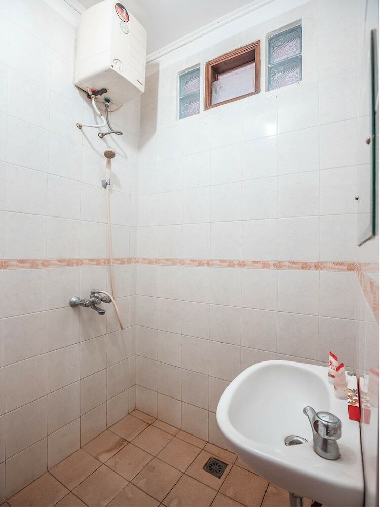 Oyo 686 Bunga Karang Hotel