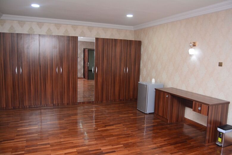 Mahogany Hotel And Suites