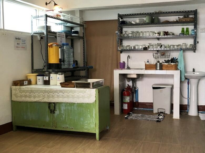 Hostal Ploy Hostel
