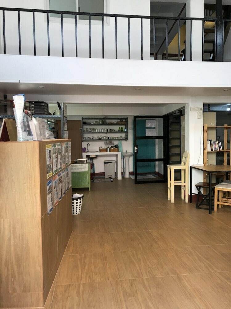 Hostal Ploy Hostel